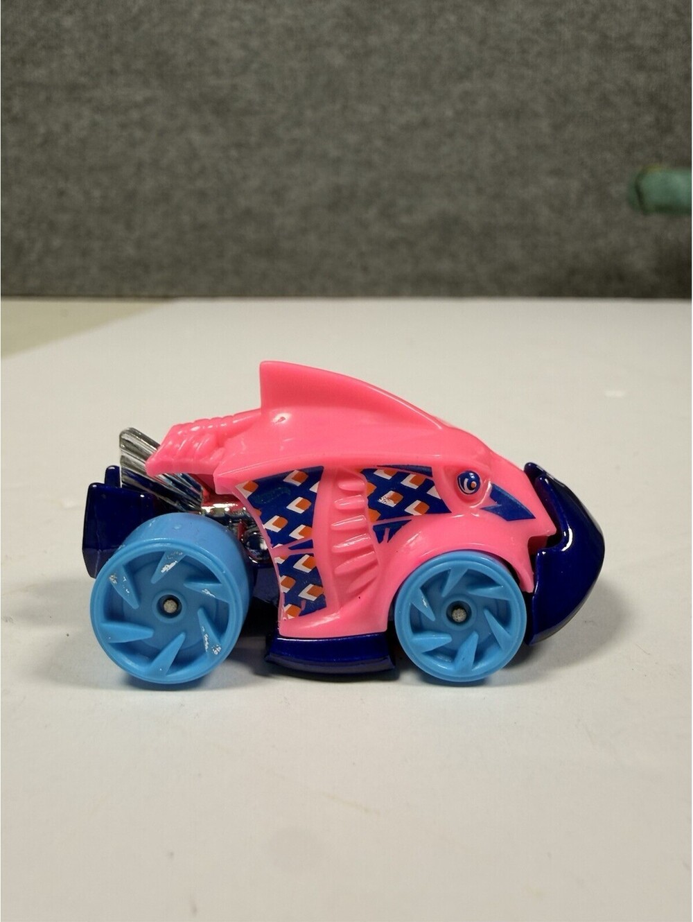 Hot Wheels Piranha Terror Pink 4/5 HW Mega Bite Netflix Series Let's Race